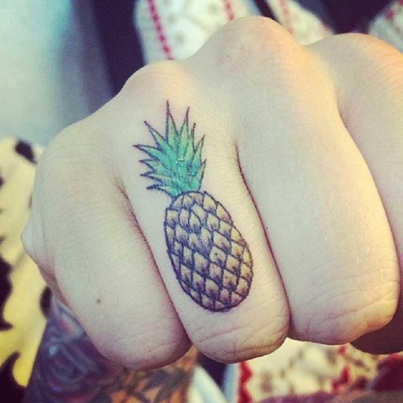 pineapple-finger-tattoo-1