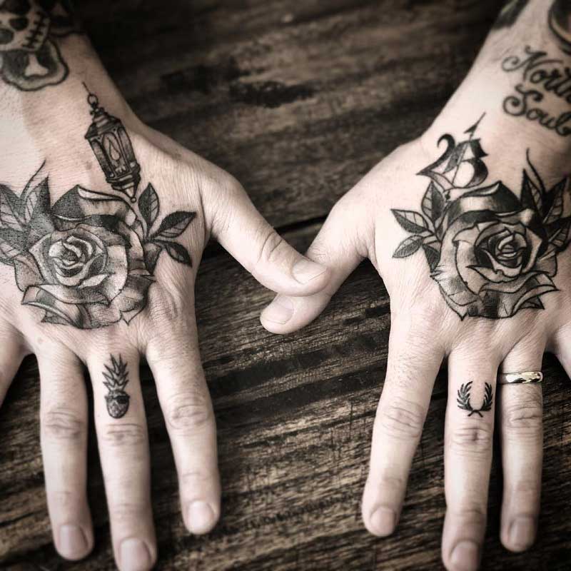 pineapple-finger-tattoo-2
