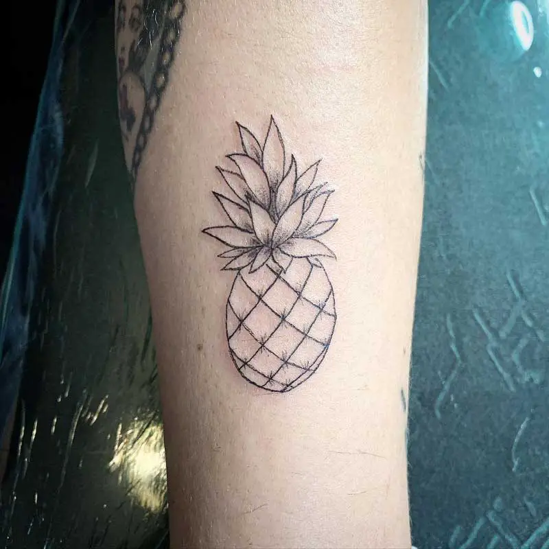 pineapple-outline-tattoo-1