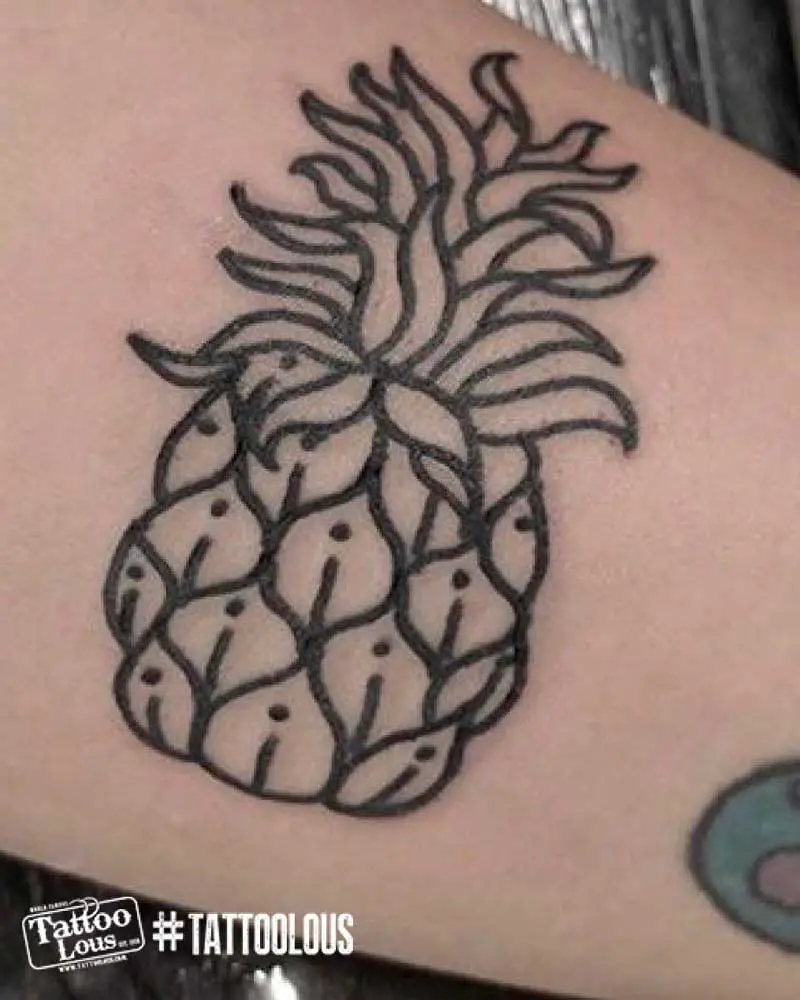 pineapple-outline-tattoo-2