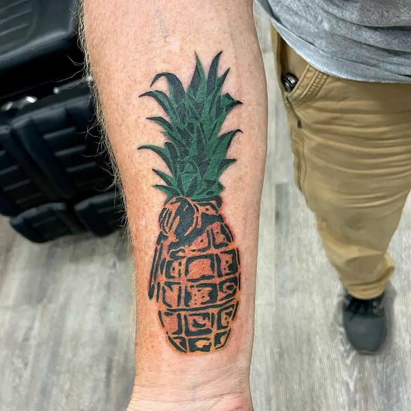 pineapple-wrist-tattoo-1