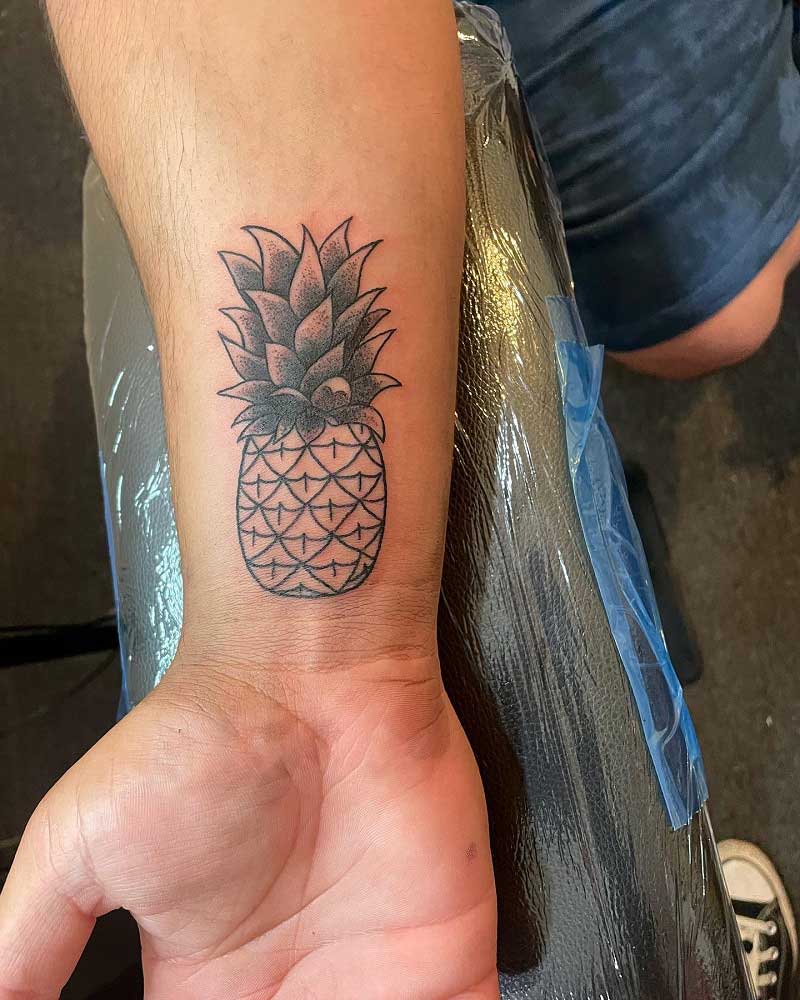 pineapple-wrist-tattoo-2