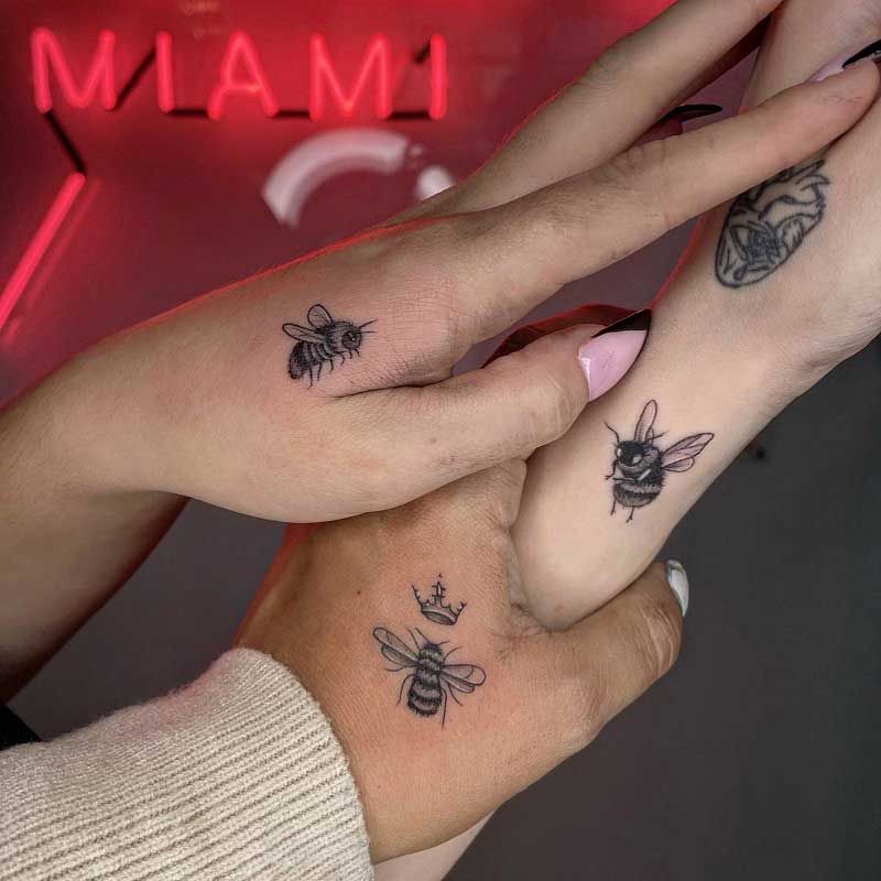 queen-bee-finger-tattoo--2