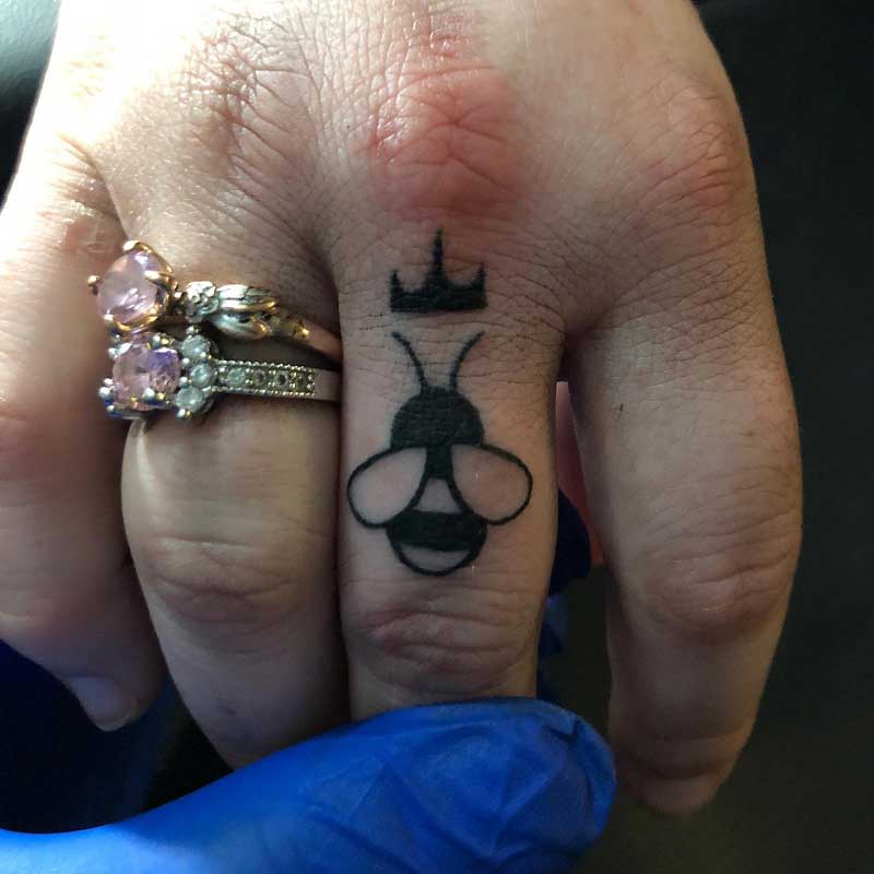 queen-bee-finger-tattoo--3