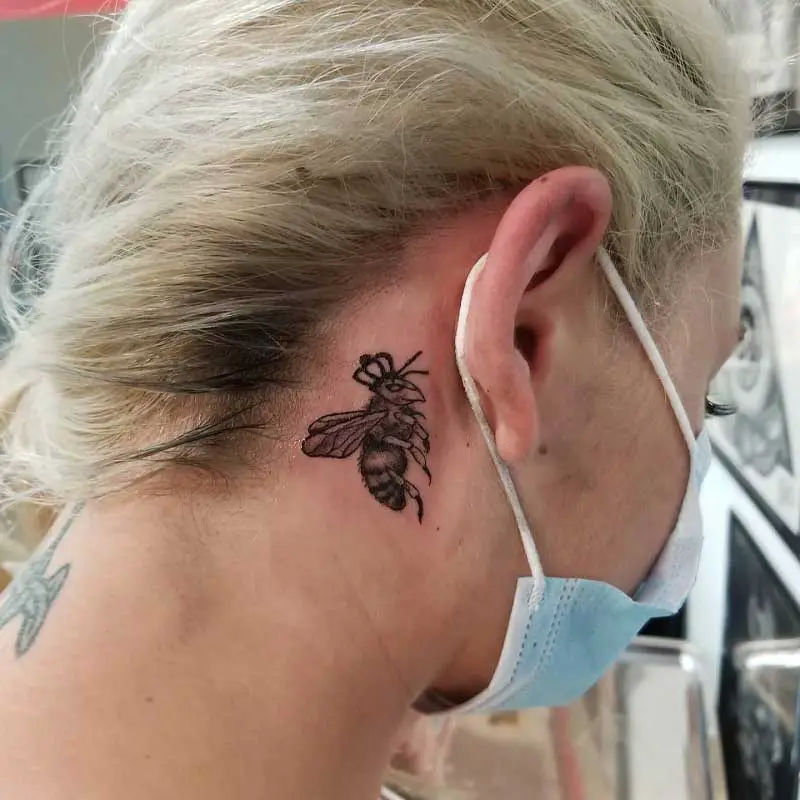 queen-bee-tattoo-behind-ear-4