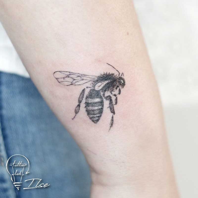 queen-bumble-bee-tattoo--3