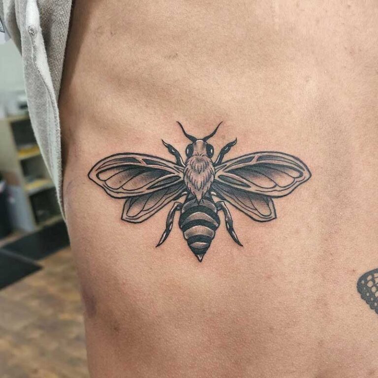 95 Bumble Bee Tattoo designs that you'll have you Buzzing! Tattoos