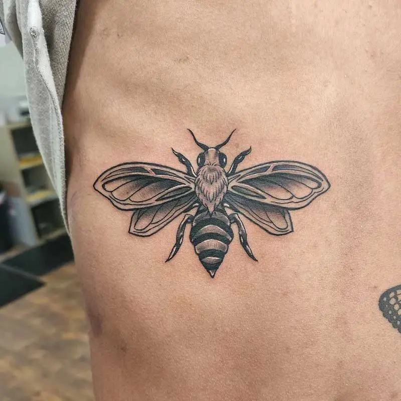 realistic-bumble-bee-tattoo-1