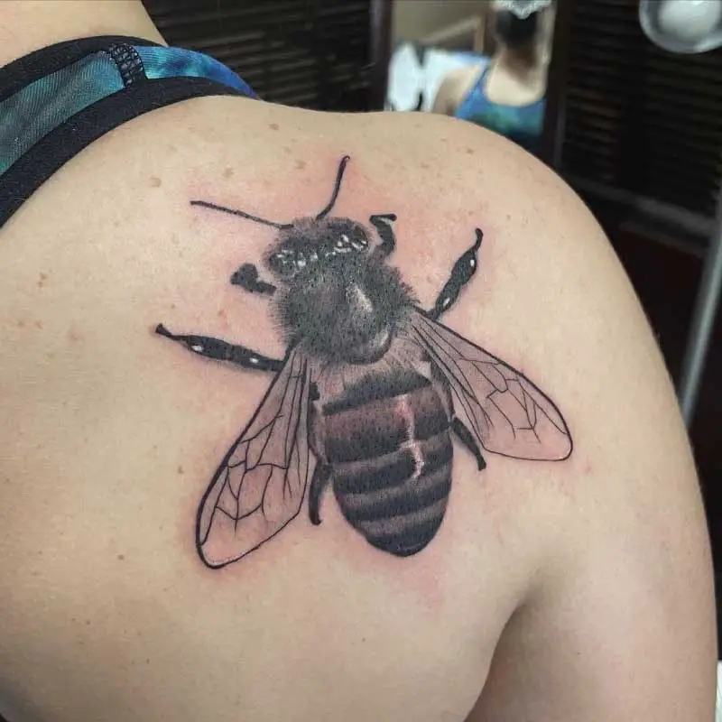 realistic-queen-bee-tattoo--2