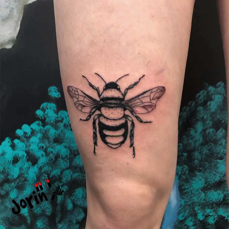 realistic-queen-bee-tattoo--4