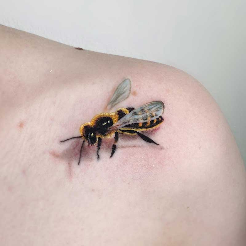 realistic-queen-bee-tattoo--5