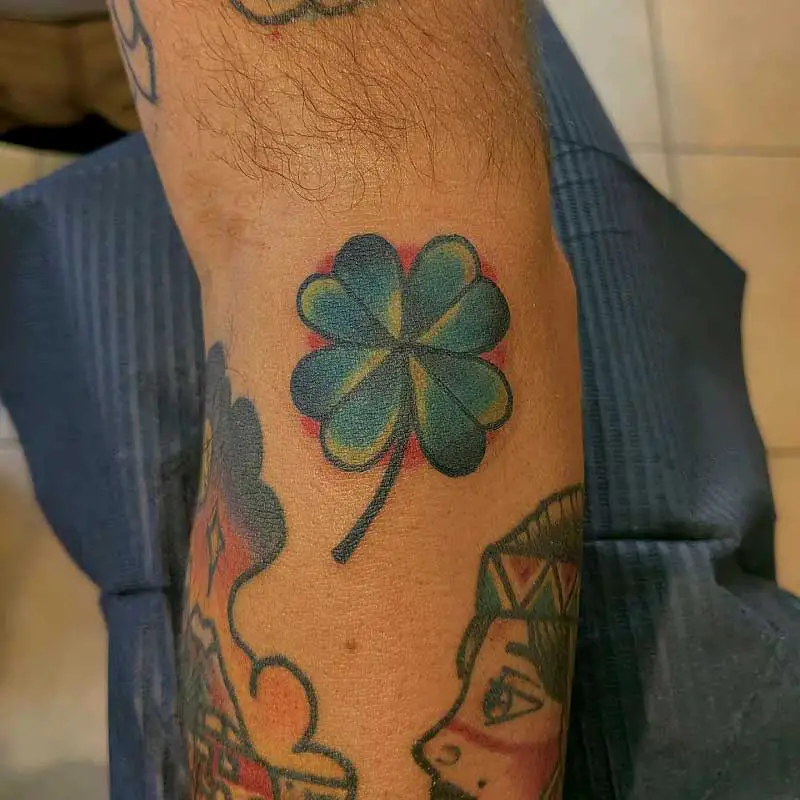 realistic-shamrock-tattoo-1