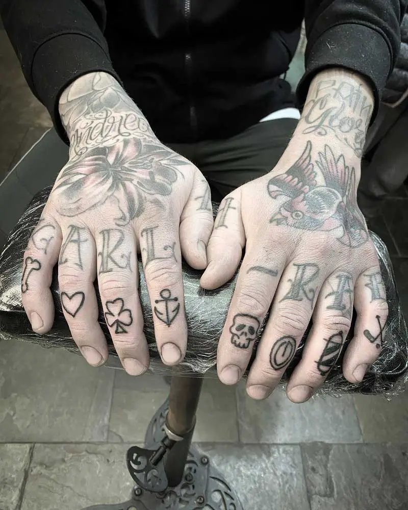 shamrock-finger-tattoo-3