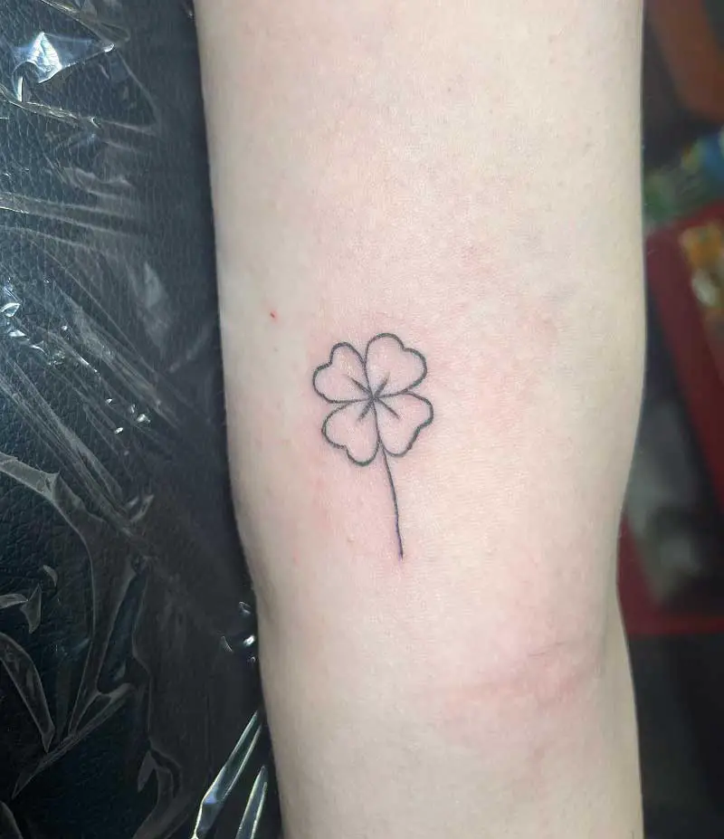 shamrock-outline-tattoo-2