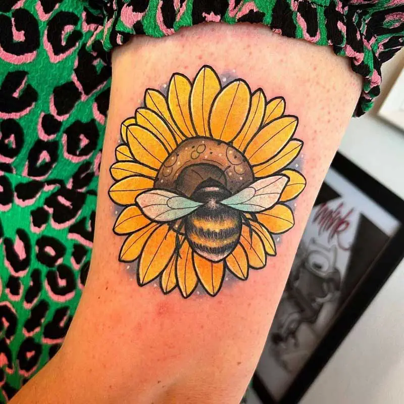 sunflower-bumble-bee-tattoo-1