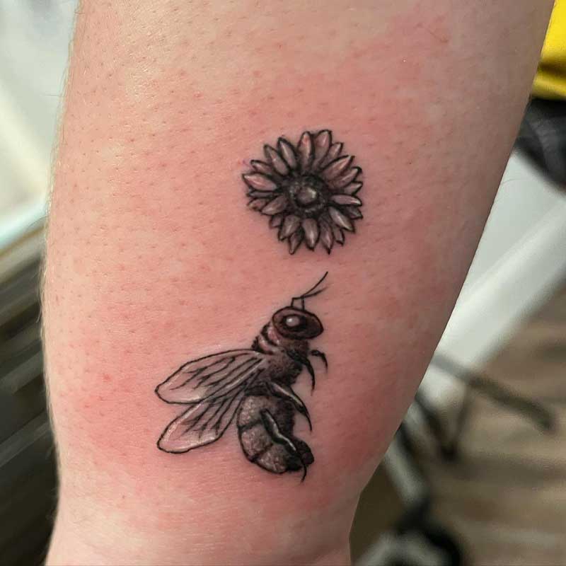 sunflower-honey-bee-tattoo-3