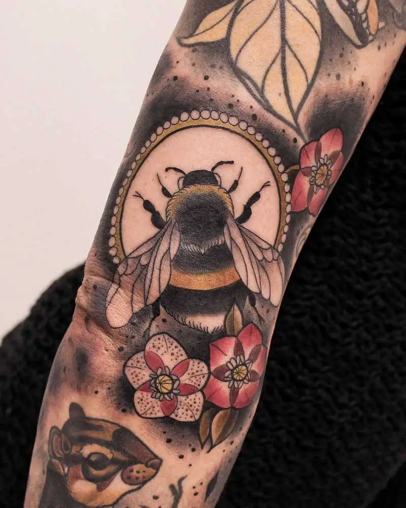 traditional-bumble-bee-tattoo-1