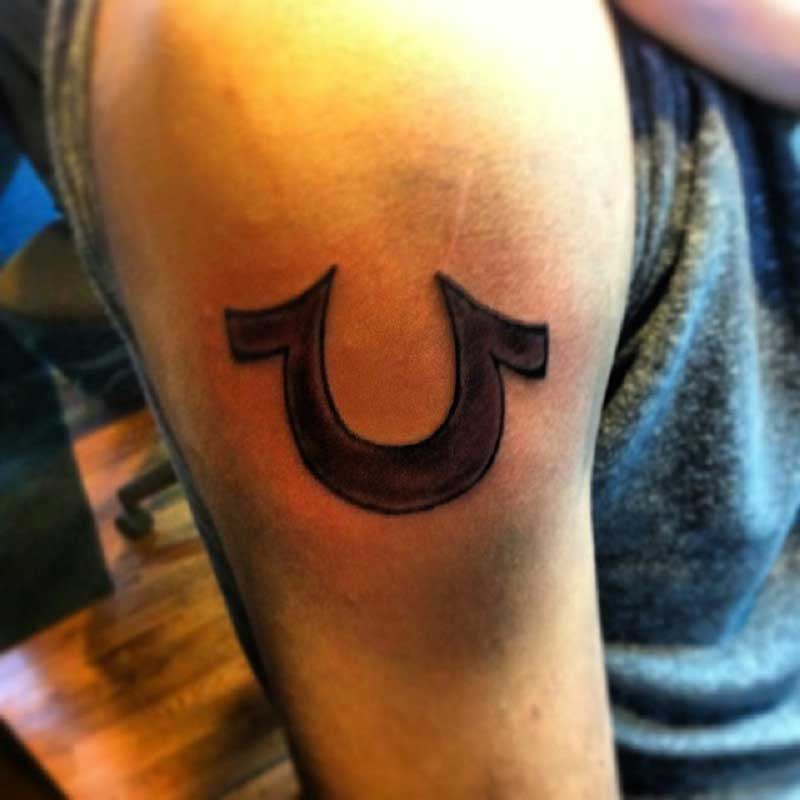 true-religion-horseshoe-tattoo-2
