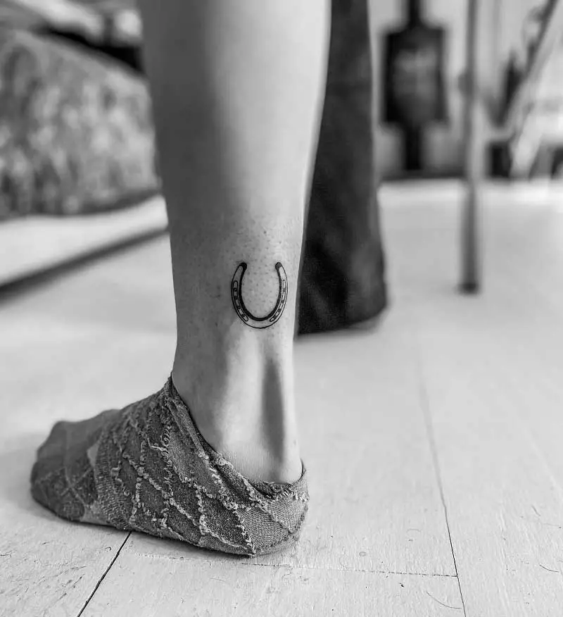 true-religion-horseshoe-tattoo-3