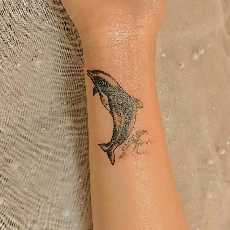 wrist-dolphin-tattoos-2