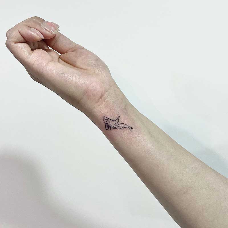 wrist-dolphin-tattoos-3