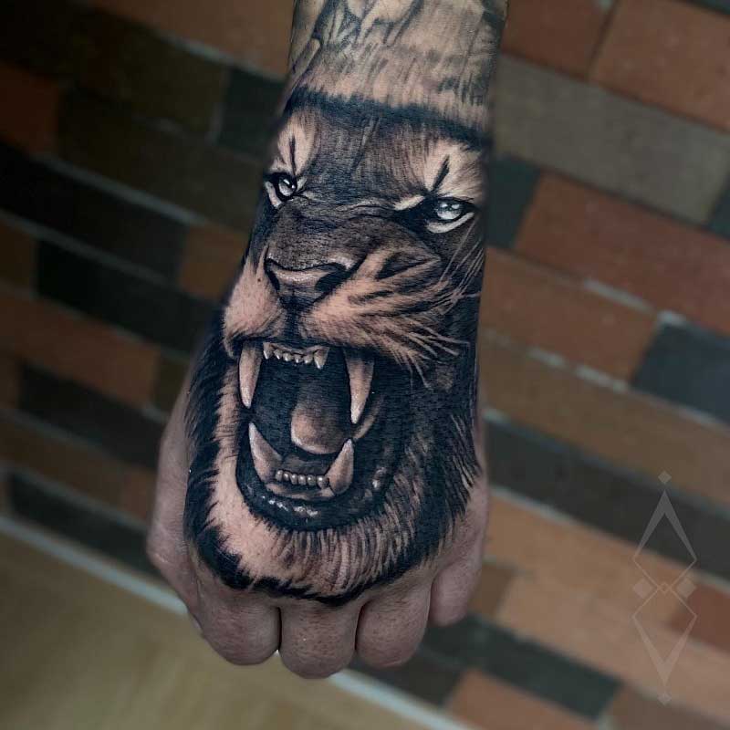 angry-lion-hand-tattoo-2