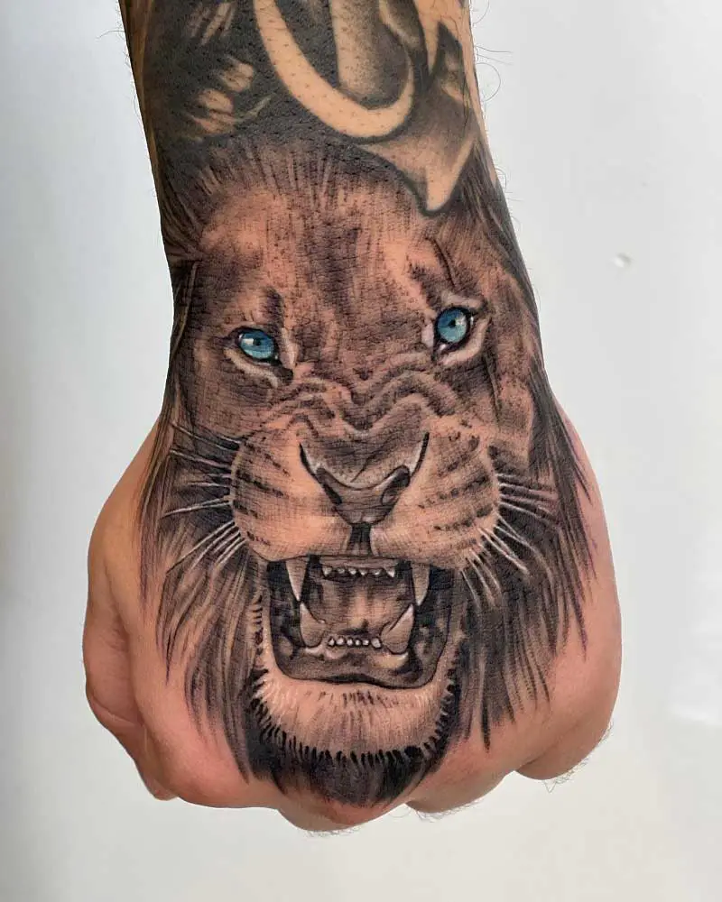 angry-lion-hand-tattoo-3