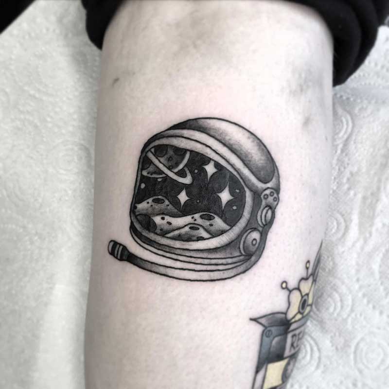 astronaut-helmet-reflection-tattoo-3