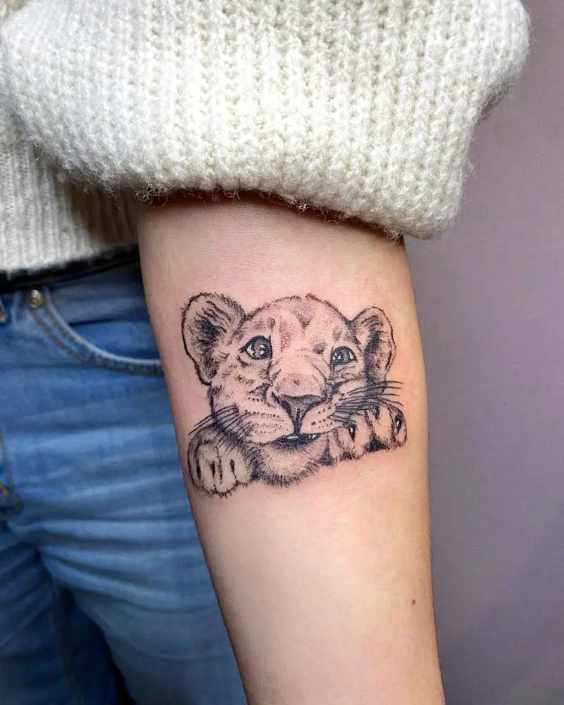 baby-lion-hand-tattoo-3