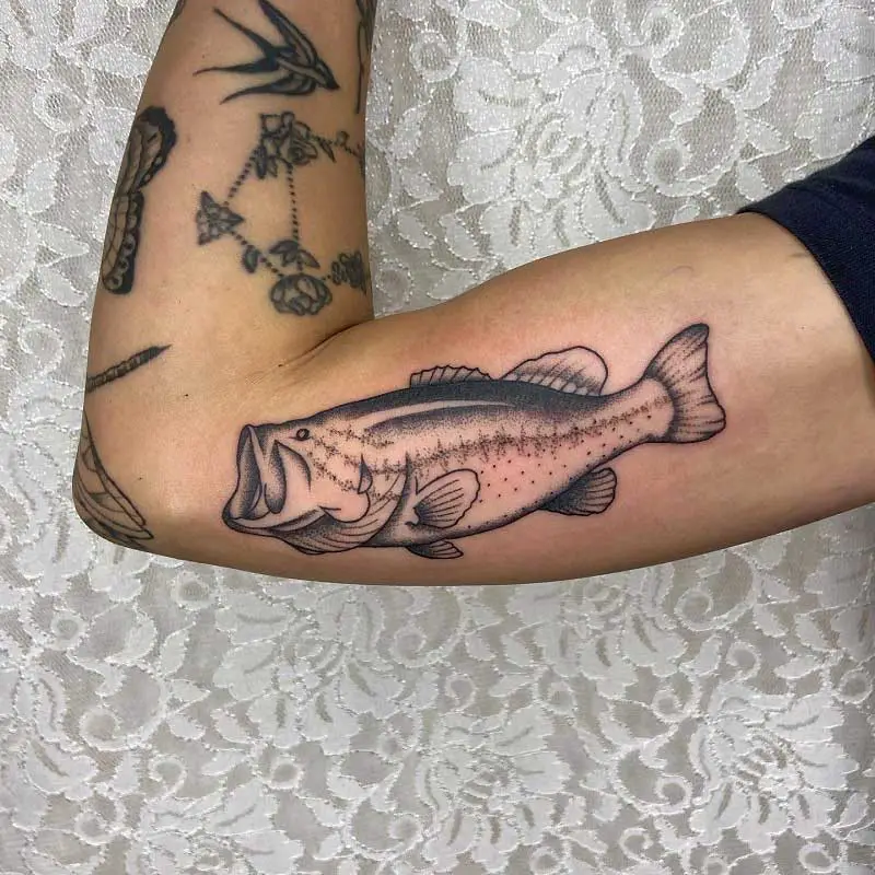 Cute Fish Tattoo by ruthbarjatattoo  Tattoogridnet