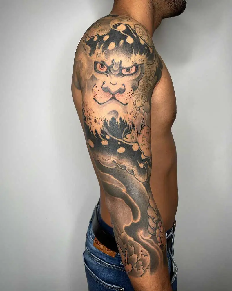 chinese-lion-hand-tattoo-1