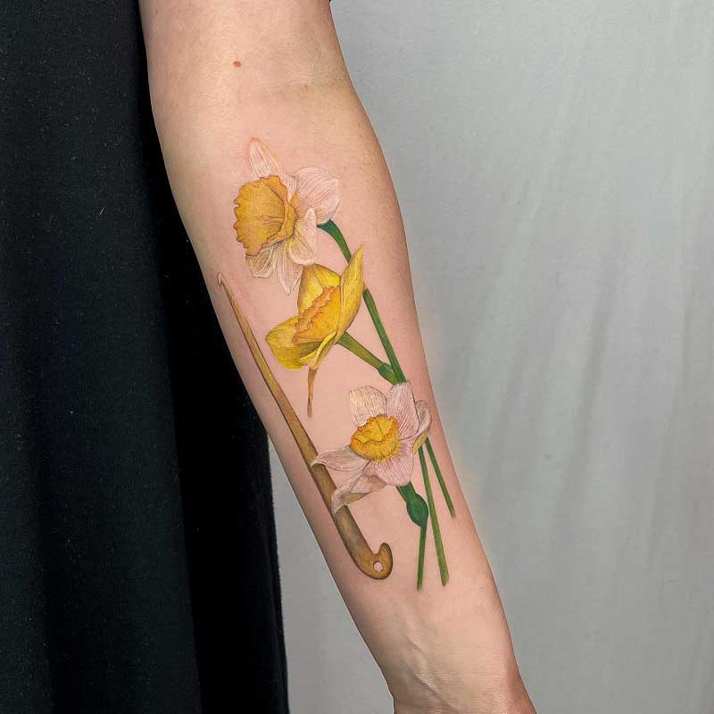 daffodil-hand-tattoo-1