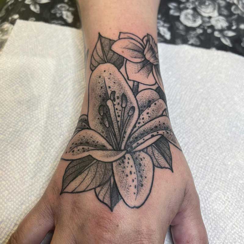 daffodil-hand-tattoo-2