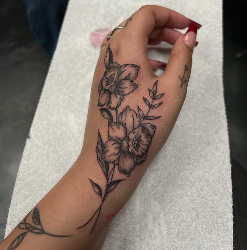 daffodil-hand-tattoo-3
