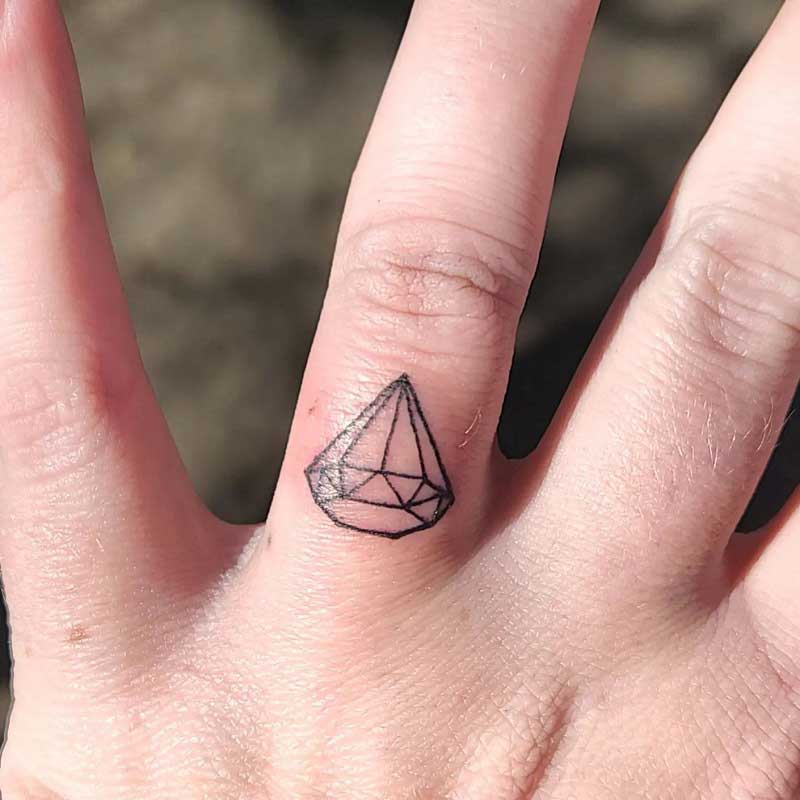 diamond-finger-tattoo-2