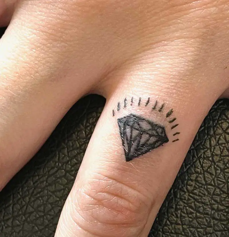 diamond-finger-tattoo-3