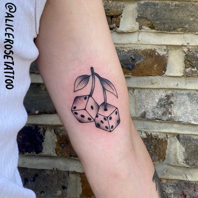 dice-hand-tattoos-3