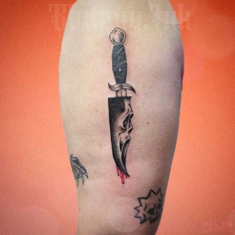 ghostface-knife-tattoo-3