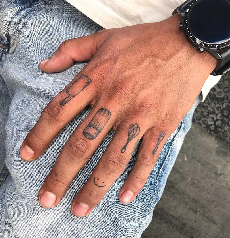 knife-finger-tattoo-2