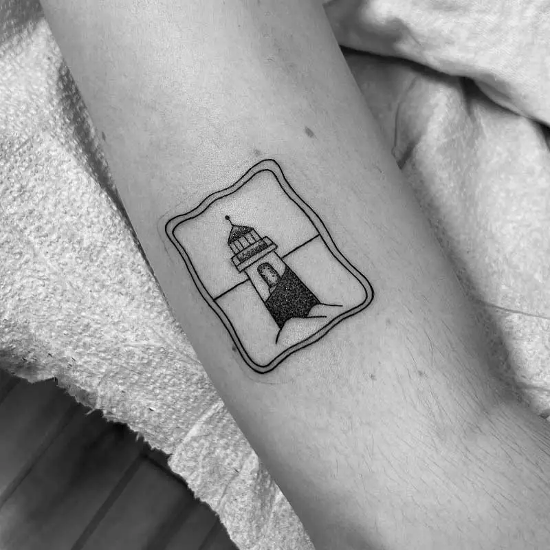 lighthouse-minimalist-tattoo-3