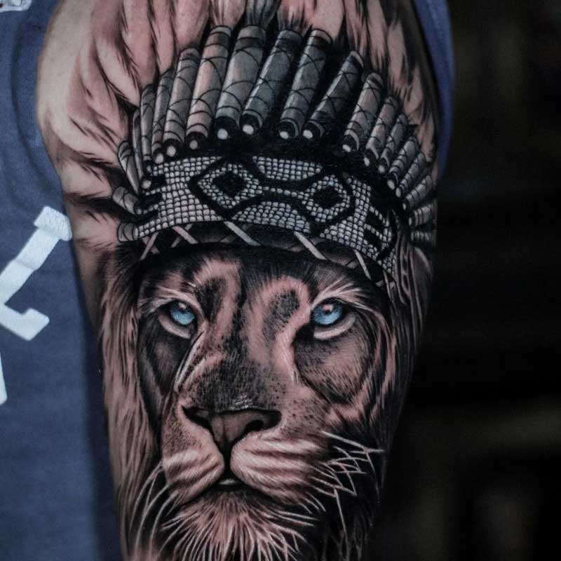 lion-hand-tattoo-blue-eyes-2