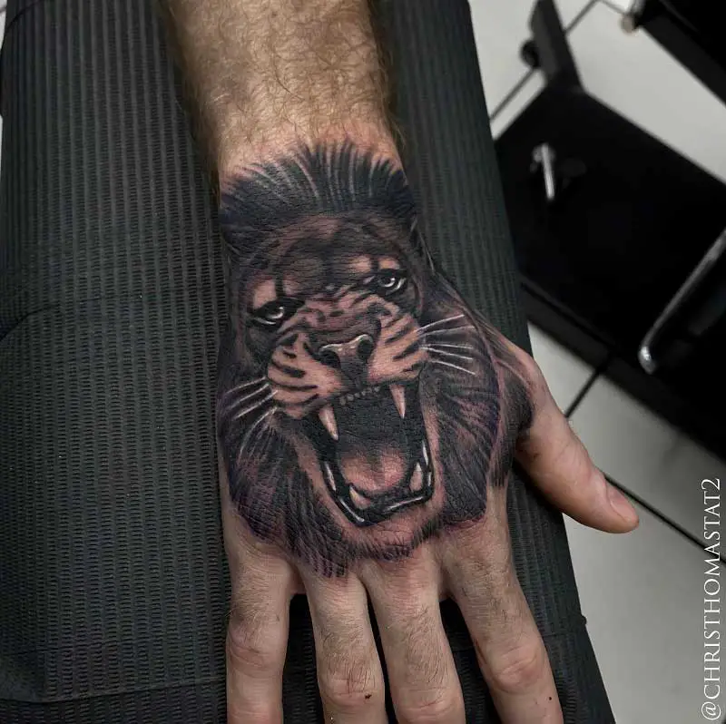 lion-hand-tattoo-ideas-1