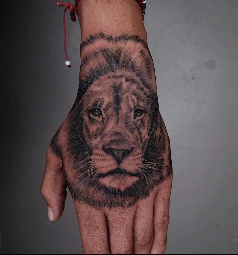 lion-hand-tattoo-ideas-3