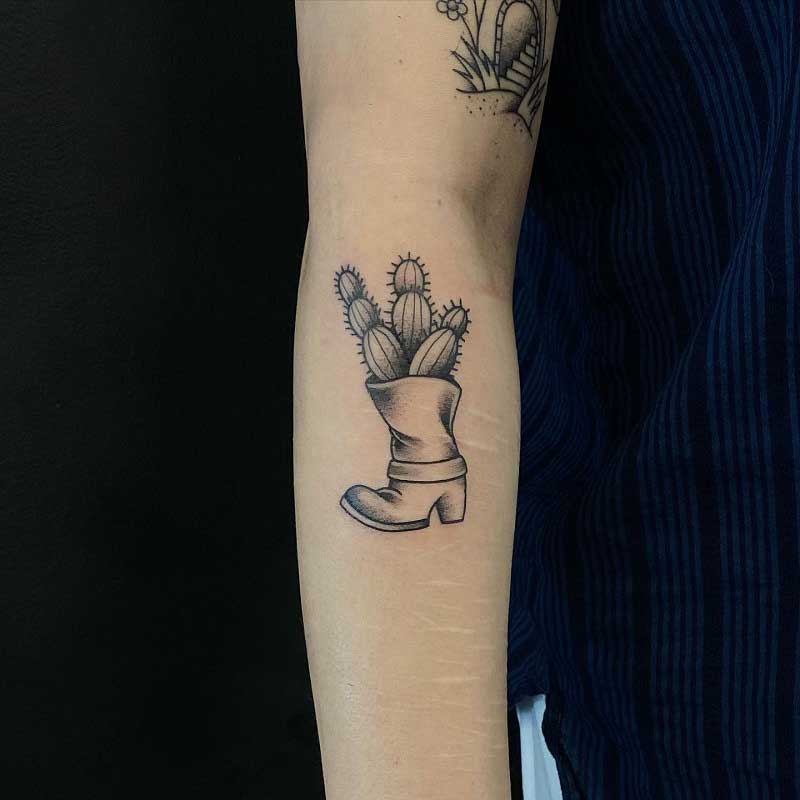 minimalist-cactus-tattoo-2