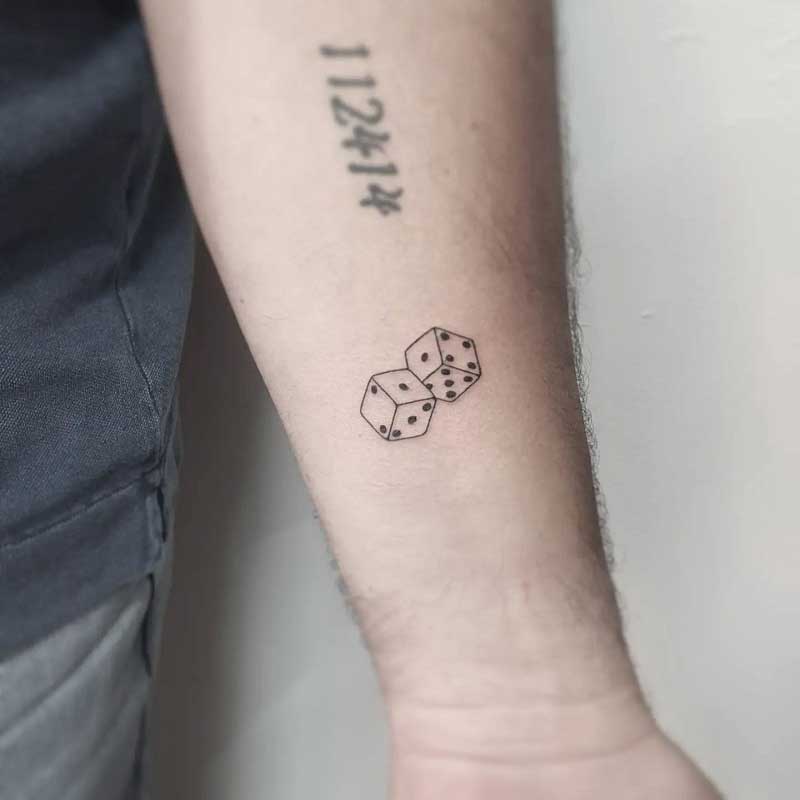 minimalist-dice-tattoo-2