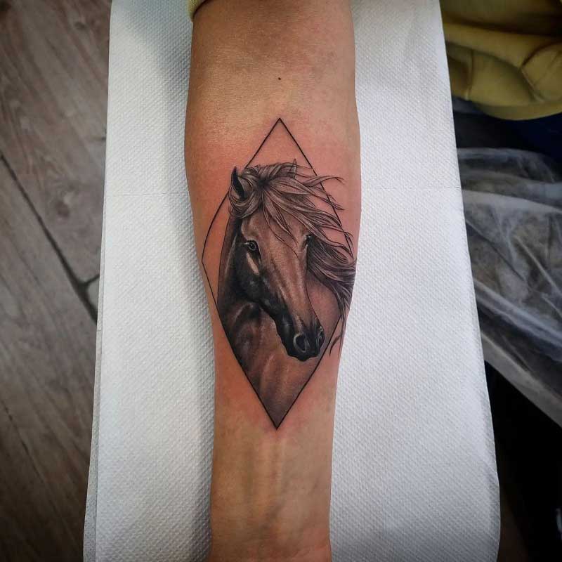 minimalist-horse-tattoo-1