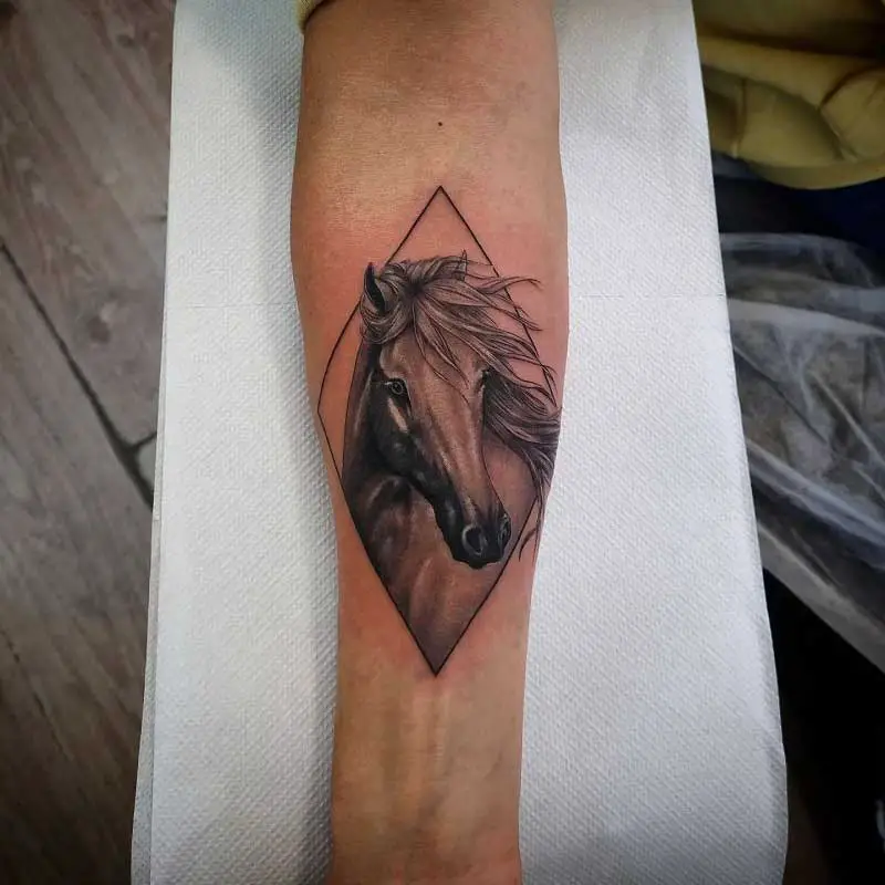 Geometric Horse Tattoo tattoodesigns tattooideas geometrictattoo horse  tattoo  Sketch style tattoos Geometric tattoo Horse tattoo