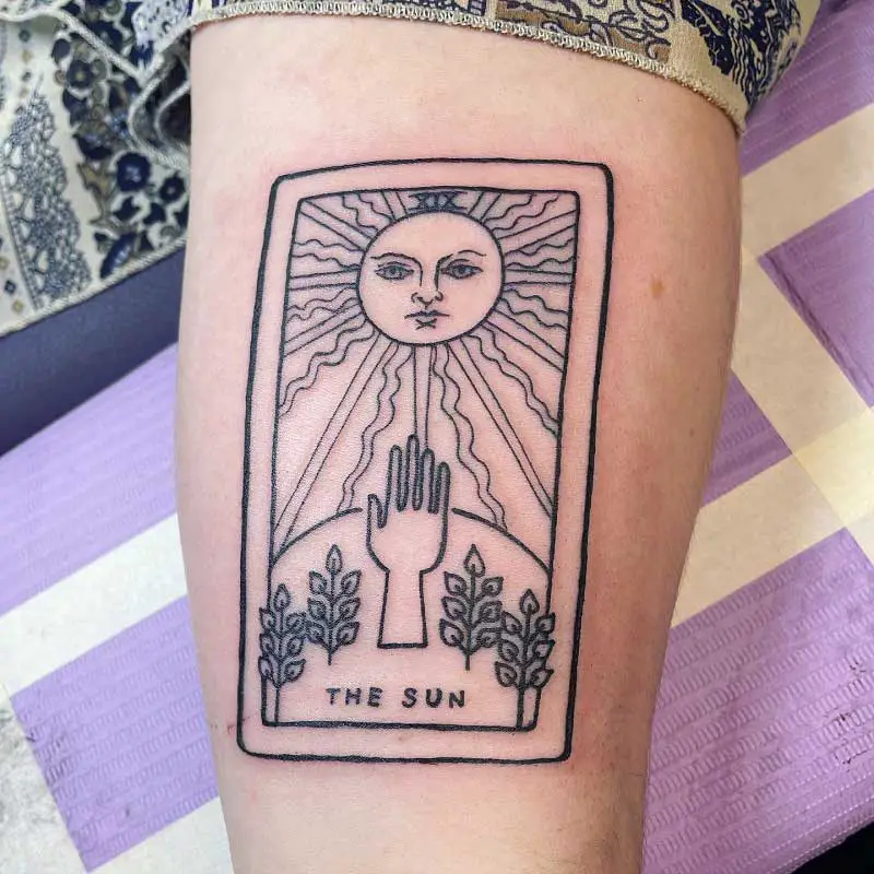 minimalist-tarot-card-tattoo-2