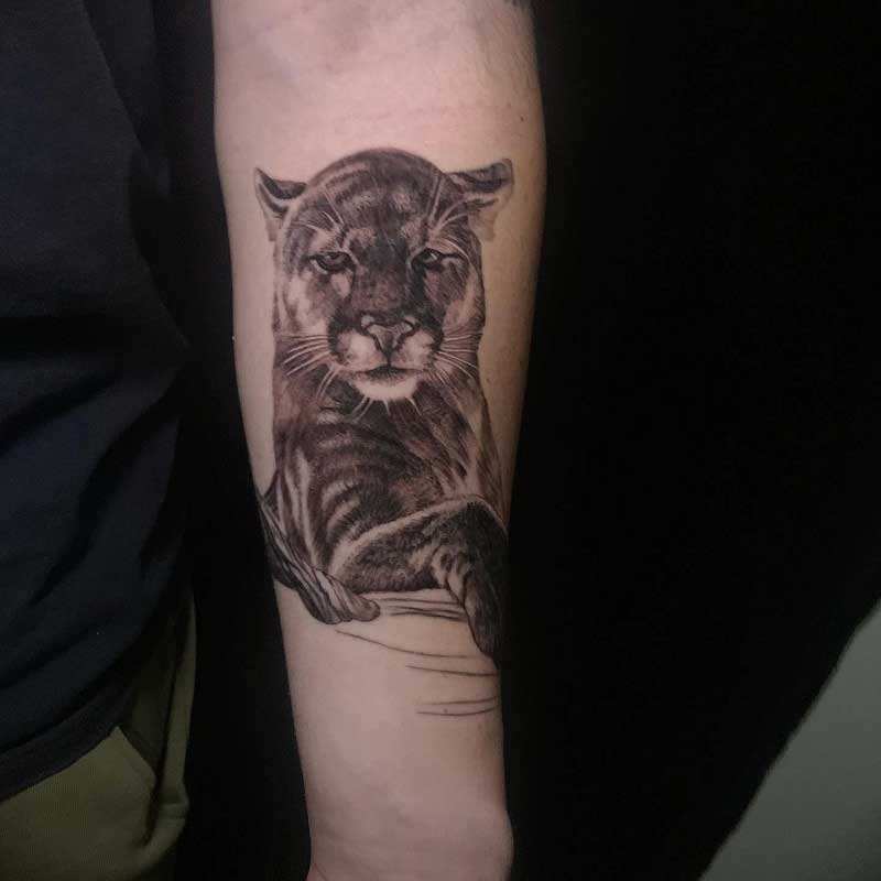 mountain-lion-hand-tattoo-1