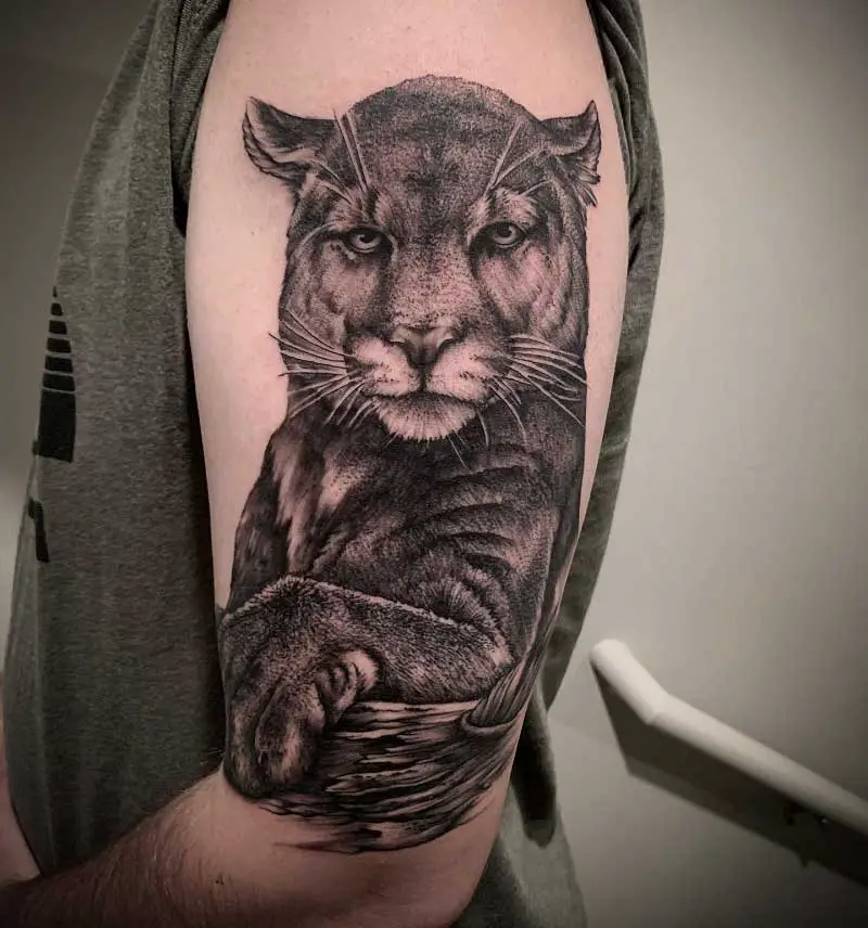 mountain-lion-hand-tattoo-2